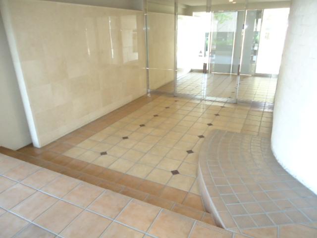 Entrance. Common area (November 2013) Shooting