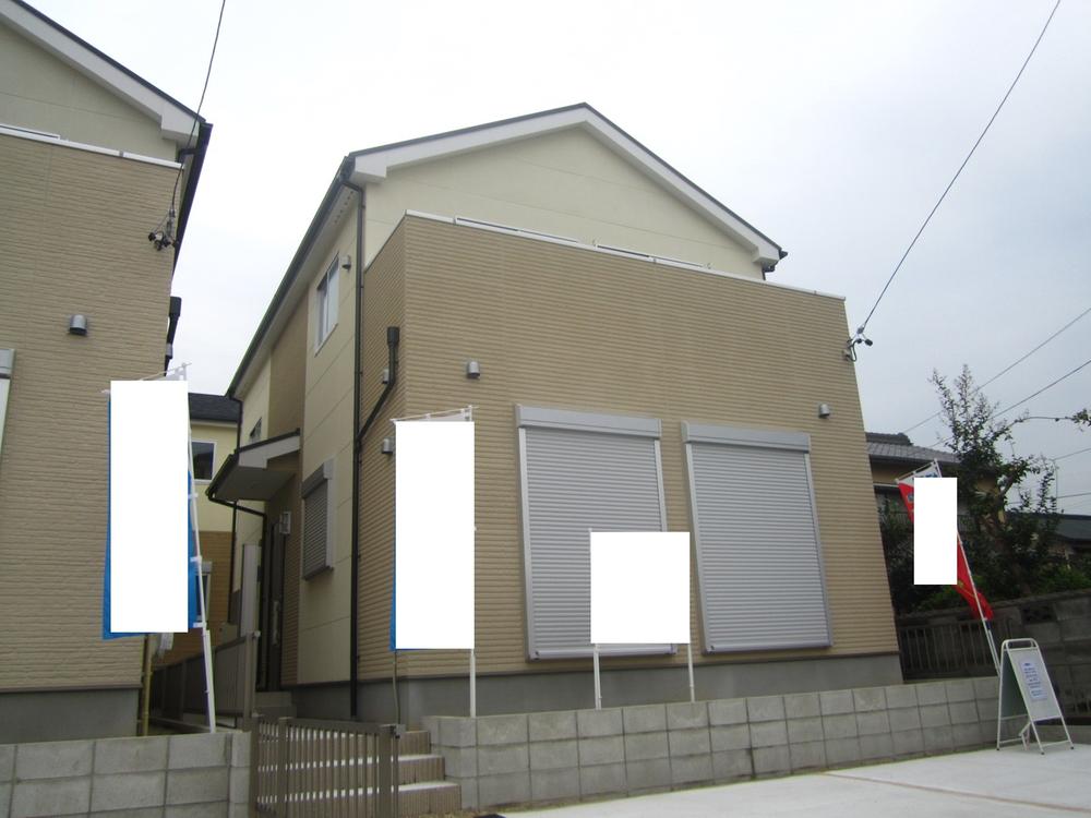 Local appearance photo. 1 Building