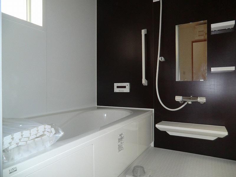 Bathroom. Local (11 May 2013) Shooting