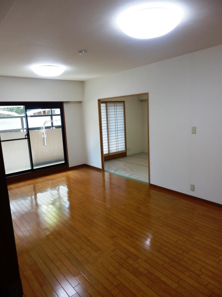 Living. Enough of the day also on the first floor! Local (September 2013) Shooting