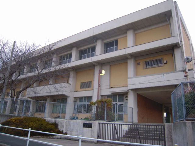 Junior high school. Municipal Canare until junior high school (junior high school) 480m