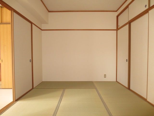 Living and room. 6 is a Pledge of Japanese-style room.