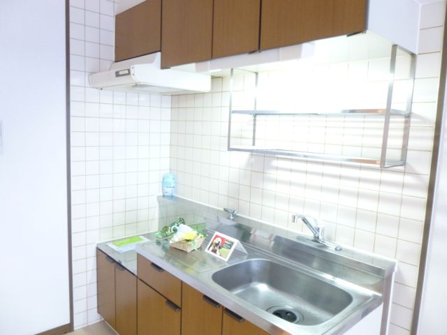 Kitchen. 6 is a Pledge of Japanese-style room.