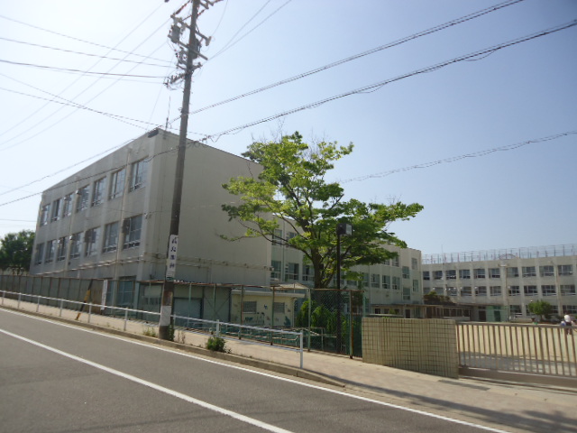 Primary school. Meito up to elementary school (elementary school) 530m