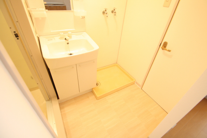 Washroom. Washbasin with spare space