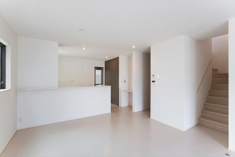 Living. Spacious living room of Building A living 19.7 Pledge. Living from the face-to-face kitchen ・ Garden overlooks family gatherings will spread.