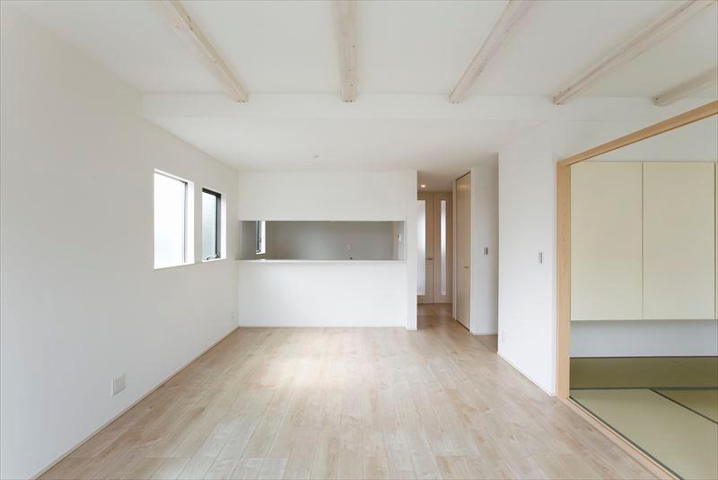 Living. Living with a sense of relief that showed the building B living Beams. It was to be able to help the housework in the family everyone in the face-to-face kitchen.