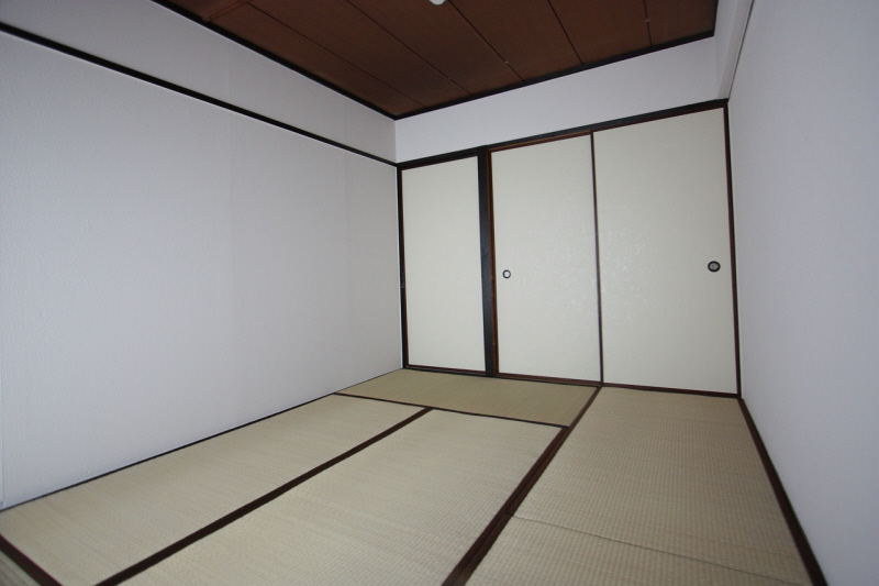 Living and room. It has become in a three-room all Japanese-style room. 