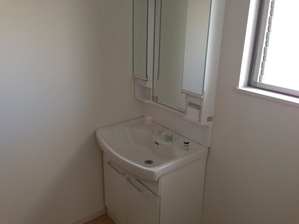 Wash basin, toilet. Happy shampoo dresser in a busy morning!