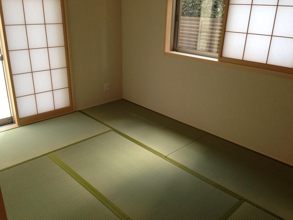 Non-living room. Living adjacent of Japanese-style room