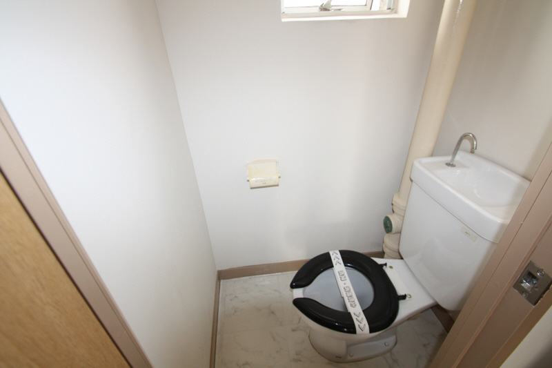 Toilet.  ※ I use a photo of the other rooms. 