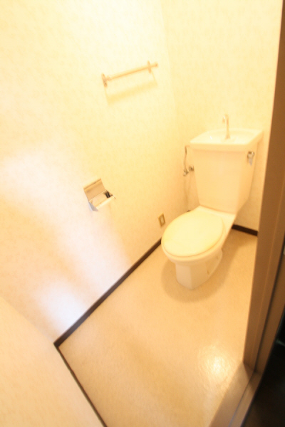 Toilet. toilet ・ Bus separate room