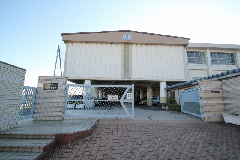 Junior high school. Inokoishi 690m until junior high school (junior high school)