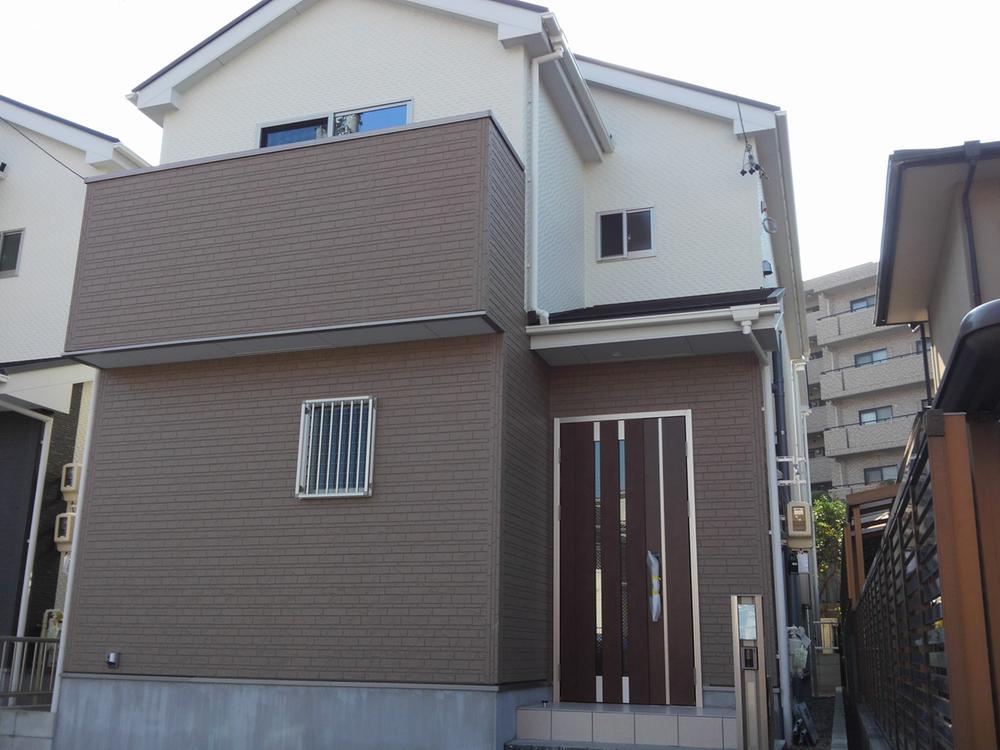 Local appearance photo. 1 Building was completed!