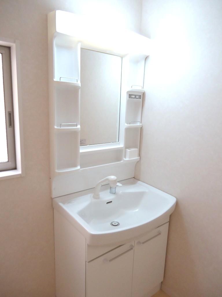 Wash basin, toilet. Indoor (11 May 2013) Shooting