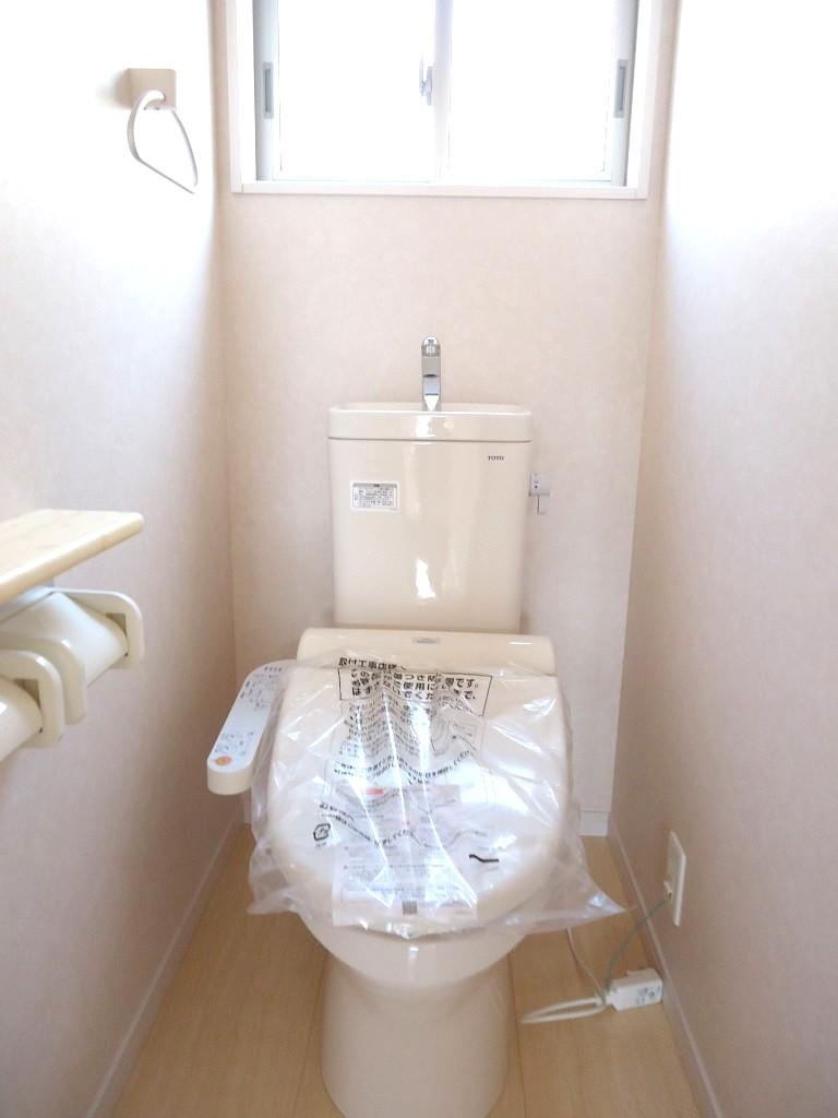 Toilet. Indoor (11 May 2013) Shooting