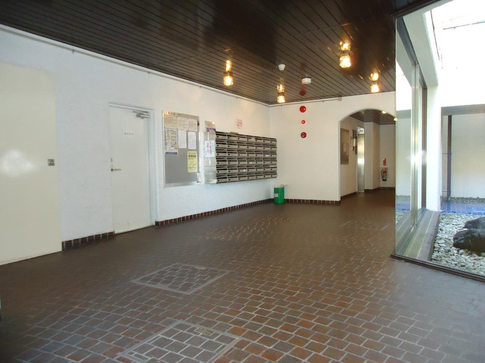 Entrance. Common areas