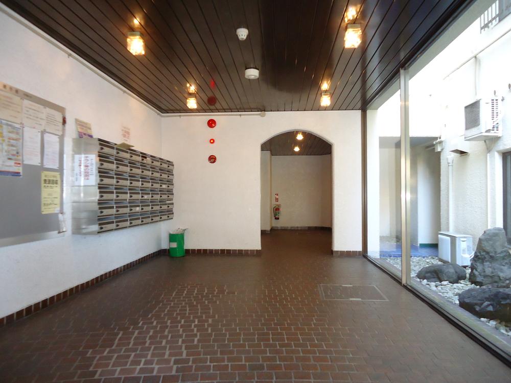 Entrance. Common areas