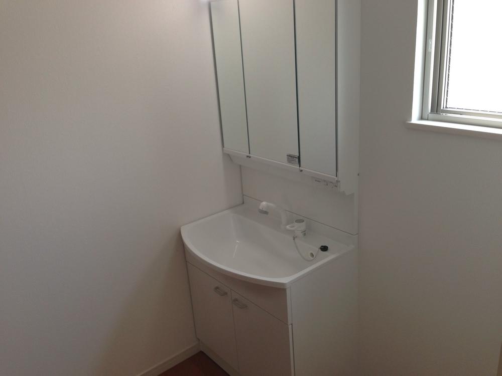 Wash basin, toilet. Happy shampoo dresser in a busy morning!