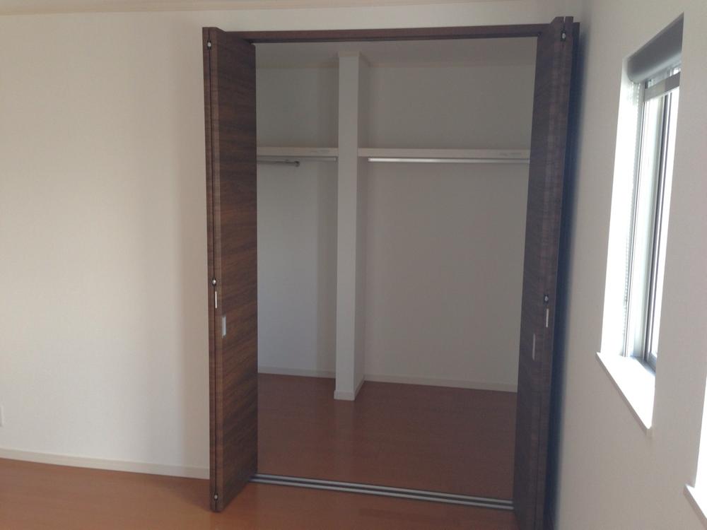 Receipt. Room clean, walk-in closet!