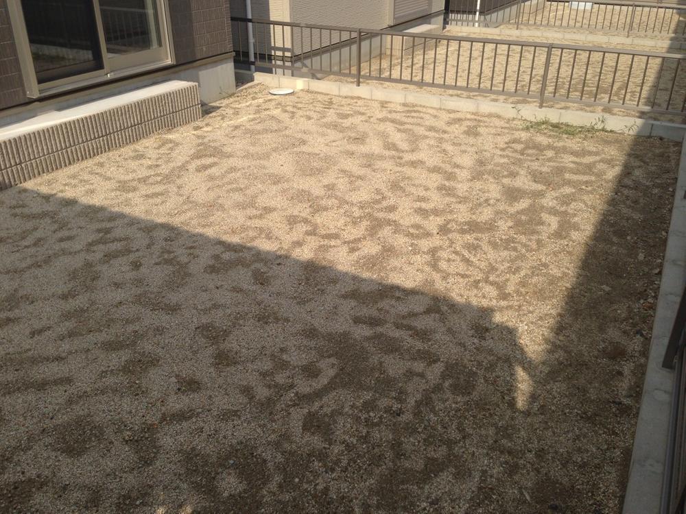 Garden. Spacious south garden!