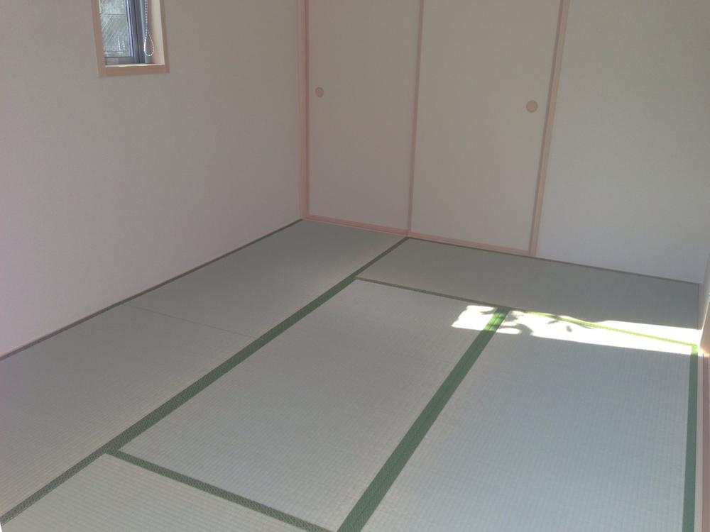 Non-living room. Japanese-style room adjacent to the living room