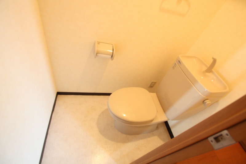 Toilet. toilet ・ Bus separate room