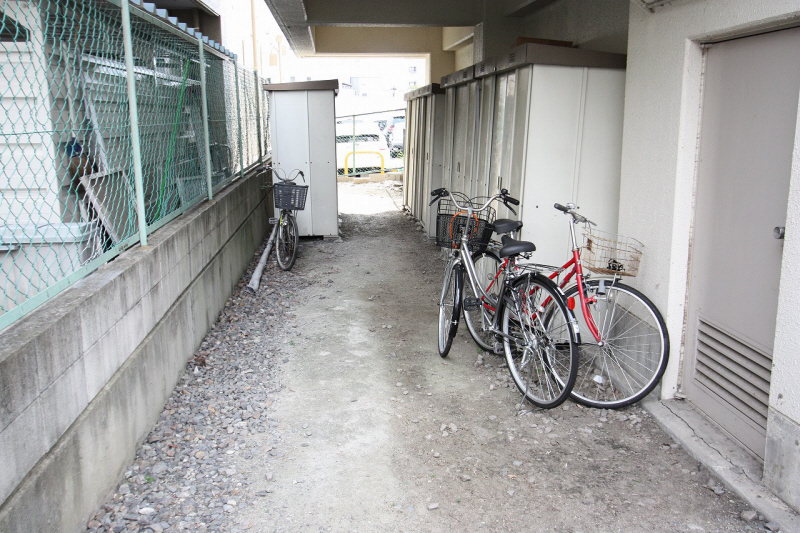 Other common areas. There are bicycle put space.