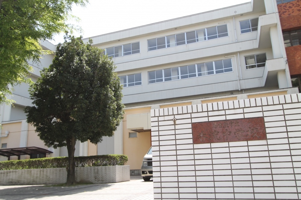 Junior high school. Canare 845m until junior high school (junior high school)