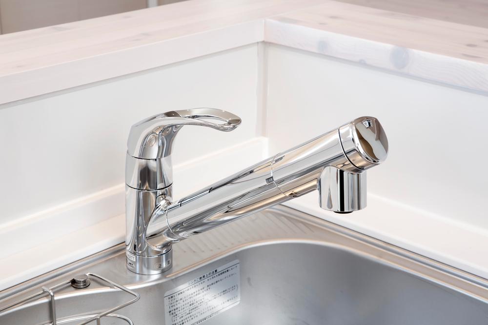 Kitchen. Water purifier built-in hand shower faucet