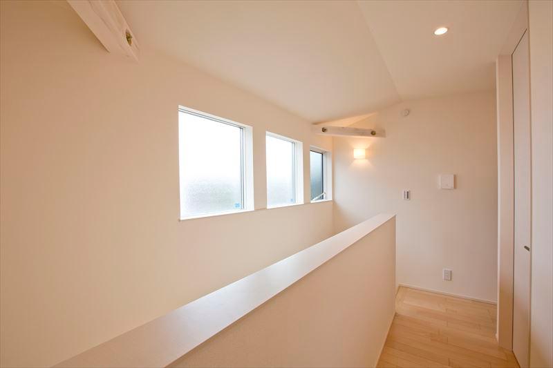 Non-living room. Also consideration to the lighting of the building A staircase Hall stairs Hall, Installing a window on the second floor part