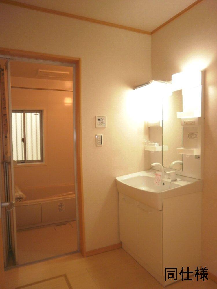 Other. Image is a photograph. It is different from the actual building.