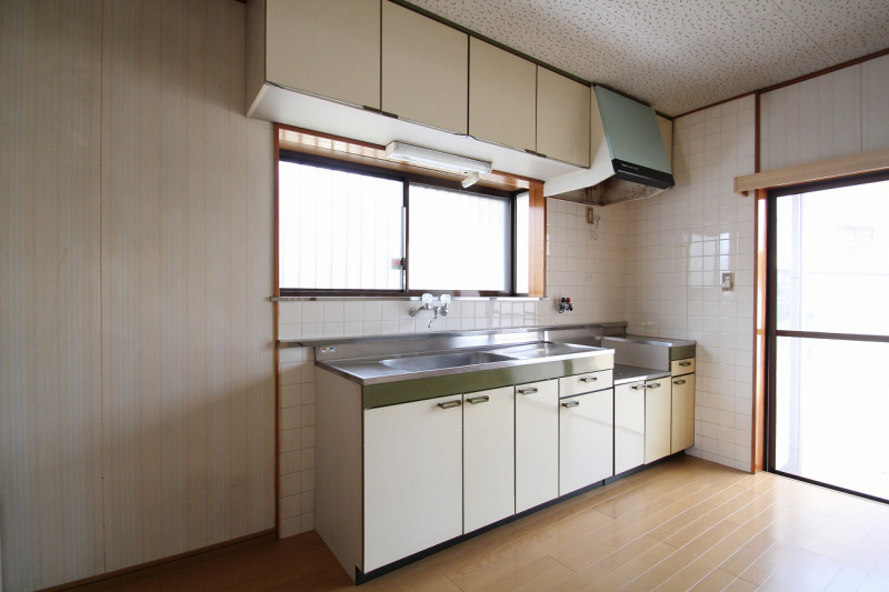 Kitchen. Beautiful kitchen. You can put even your favorite stove.