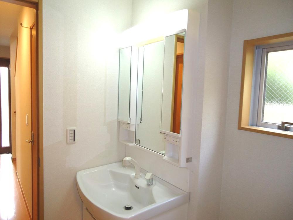 Wash basin, toilet. Indoor (10 May 2013) Shooting