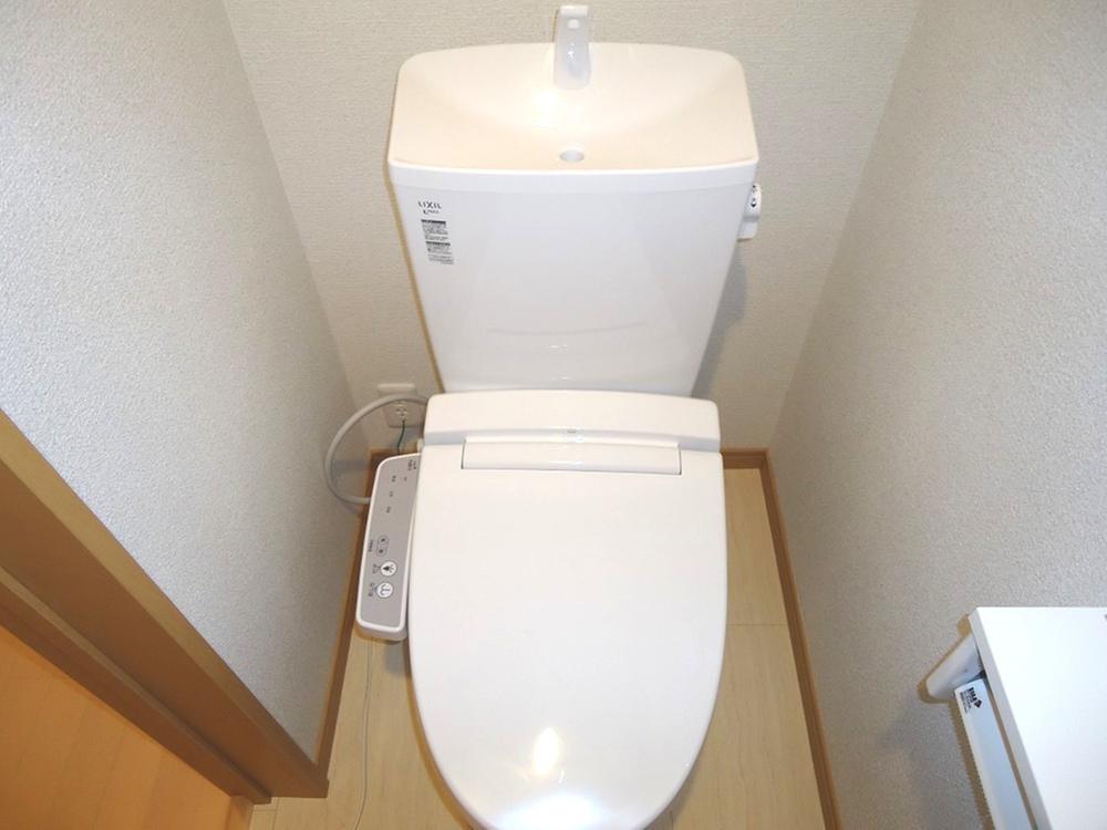 Toilet. Indoor (10 May 2013) Shooting