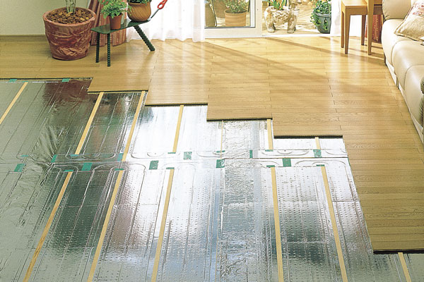 Living.  [Gas hot water floor heating] living ・ Adopt a floor heating to warm the entire room from the feet to the dining. Is a clean heating there is no soaring of dust by blowing of air as air conditioning (same specifications)
