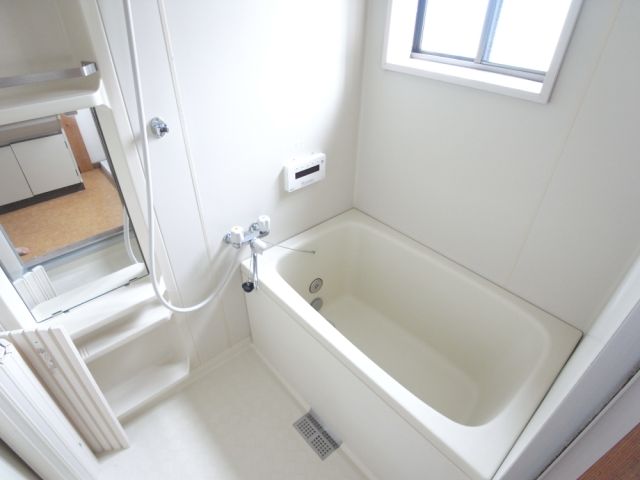 Bath. With add cook, It is easy to use the bathroom there is a window