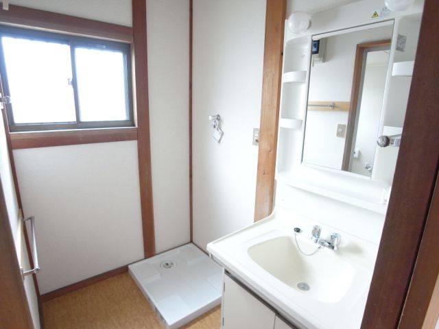 Washroom. Wash ・ Enough even brighter ventilation if there is a window in the dressing room