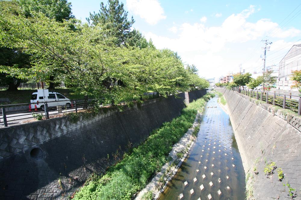 Streets around. 100m until Ueda River