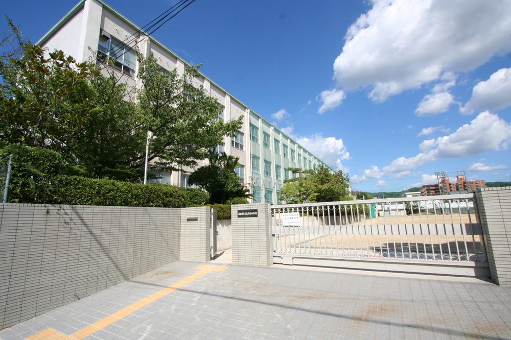 Junior high school. Takabaridai 1410m until junior high school