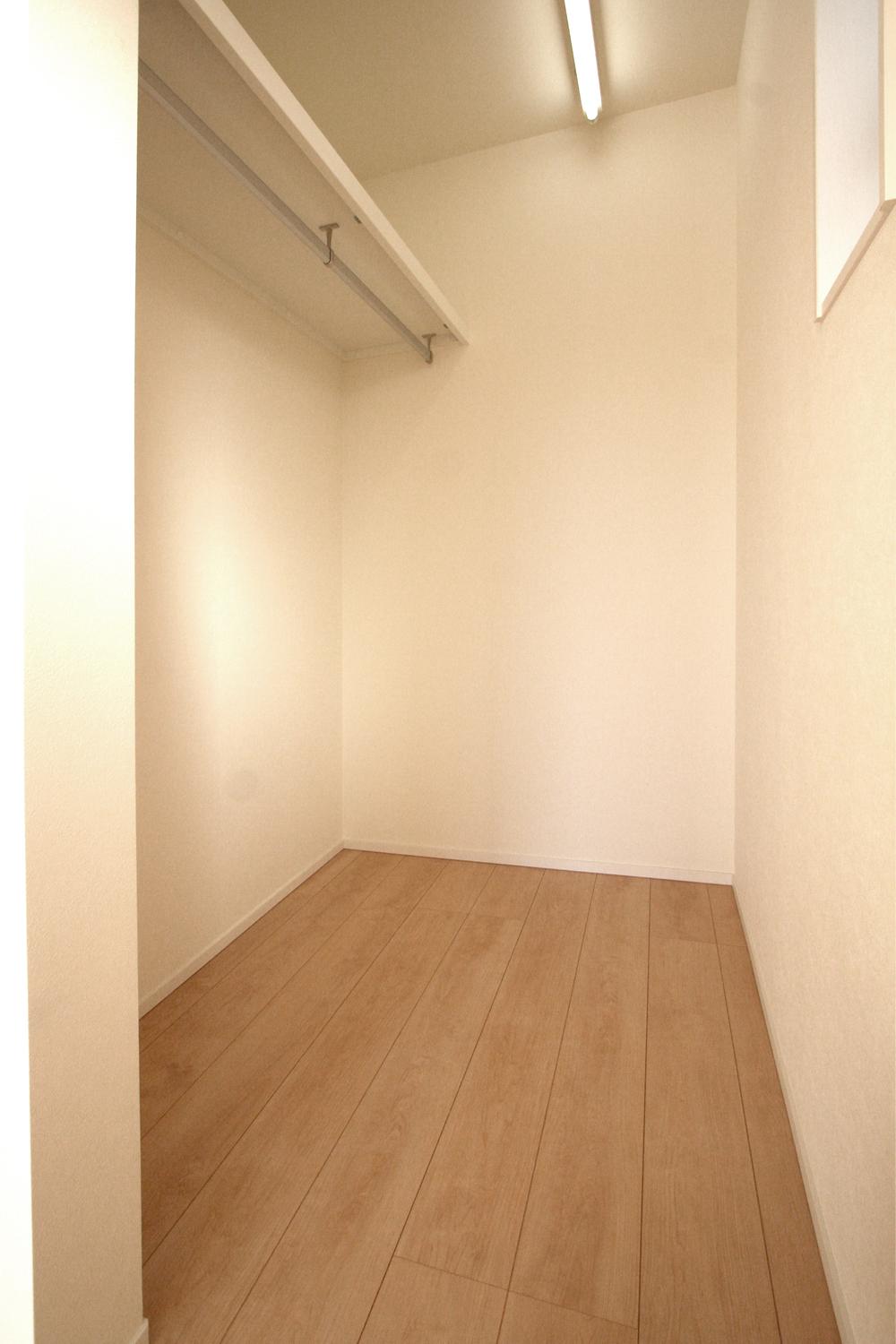 Receipt. Walk-in closet