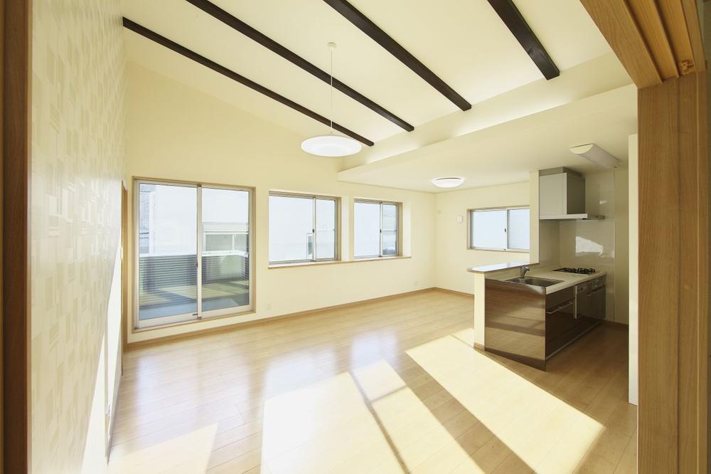 Living. LDK with a high ceiling and design