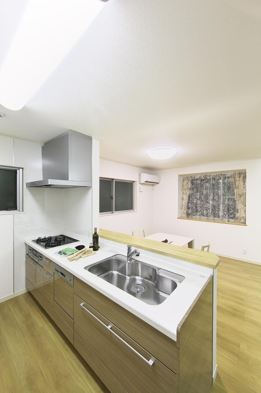 Kitchen. Excellent functionality of the open kitchen