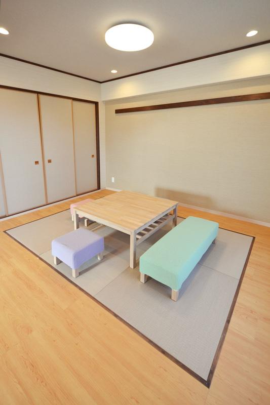 Non-living room. Closet of marked with a full-fledged Japanese-style space. Large space of the match and 26.5 quires an integrated living