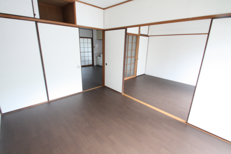 Other room space. It will lead to the next to the living room