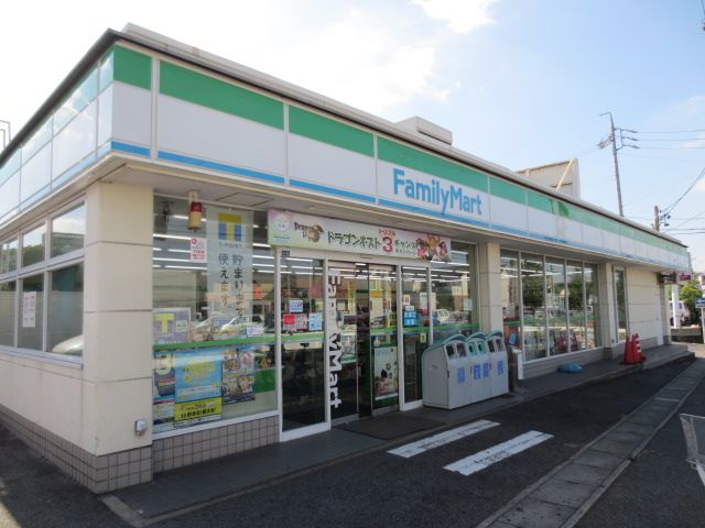 Convenience store. Family Mart (convenience store) to 200m