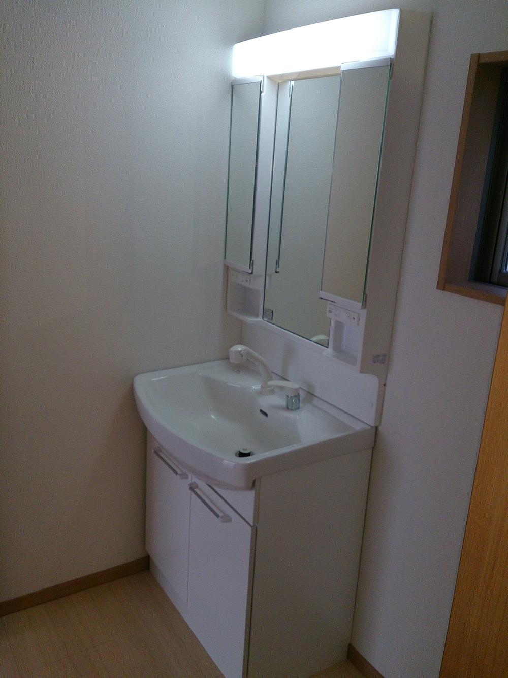 Wash basin, toilet. Indoor (12 May 2013) Shooting