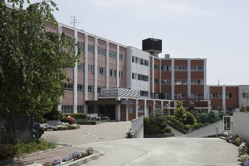 Junior high school. 1000m to the pond junior high school in Nagoya Tatsumaki