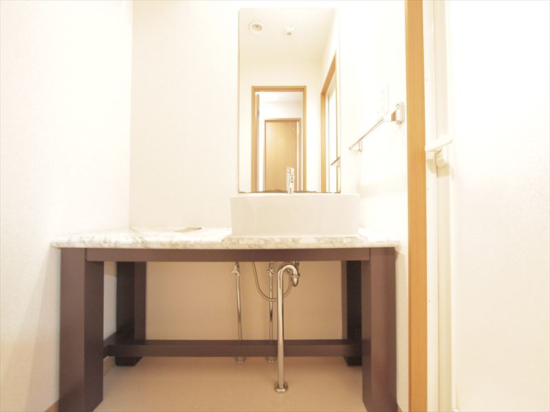 Washroom. Dressing room With separate wash basin