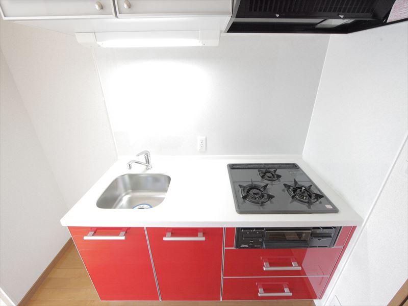 Kitchen. System kitchen (gas 3-burner stove ・ With grill)